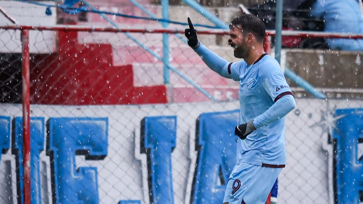 Cauteruccio marca el rumbo y Bolívar se impone con autoridad en El Alto