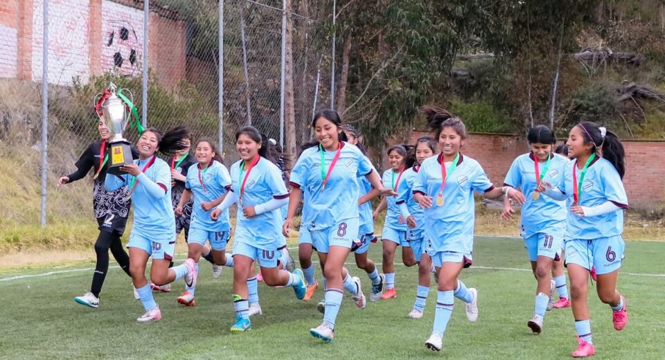 Bolívar celebra una jornada histórica: la Sub 14 y la Sub 16 se coronan campeonas
