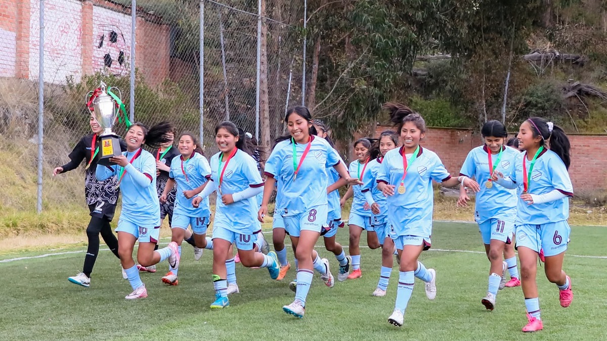 Bolívar celebra una jornada histórica: la Sub 14 y la Sub 16 se coronan campeonas