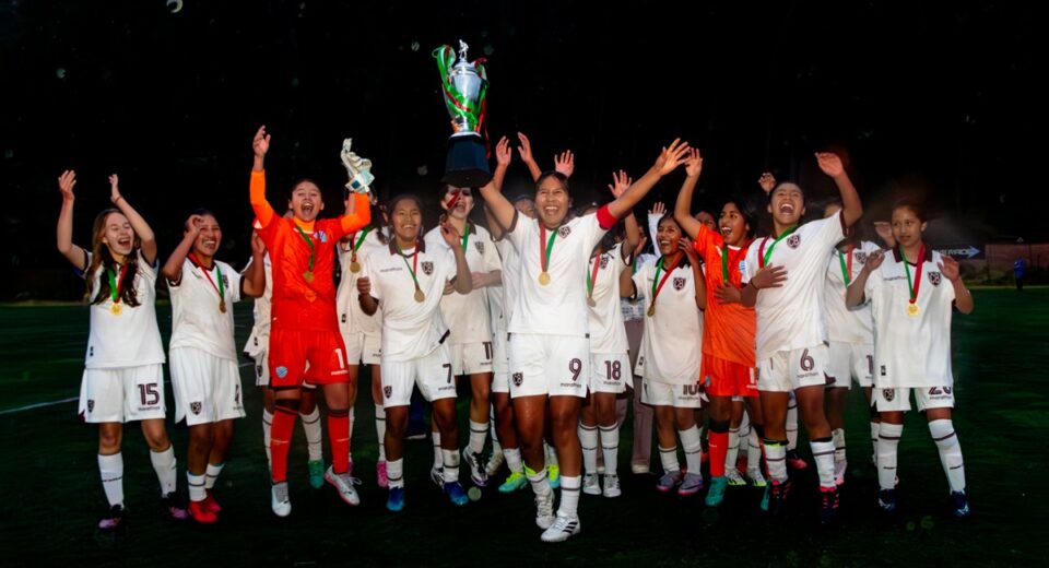 Campeonas alzan la voz: jugadoras de Bolívar exigen a la FBF respetar su clasificación