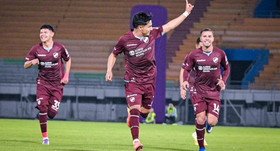 Bolívar golea a Aurora en Cochabamba con dobletes de Velásquez y Asprilla