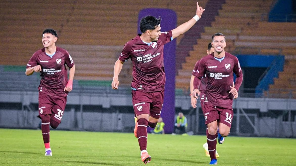 Bolívar golea a Aurora en Cochabamba con dobletes de Velásquez y Asprilla